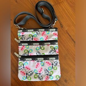 Lesportsac classic 3 Zip body Hearts/Butterflies ❤️🦋🩷🦋🩵🦋